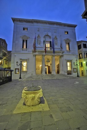 entrance-fenice